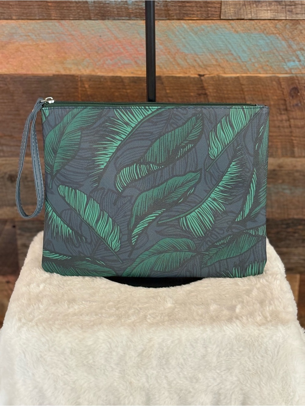 Green Leaf Print Wristlet Clutch - Unbranded